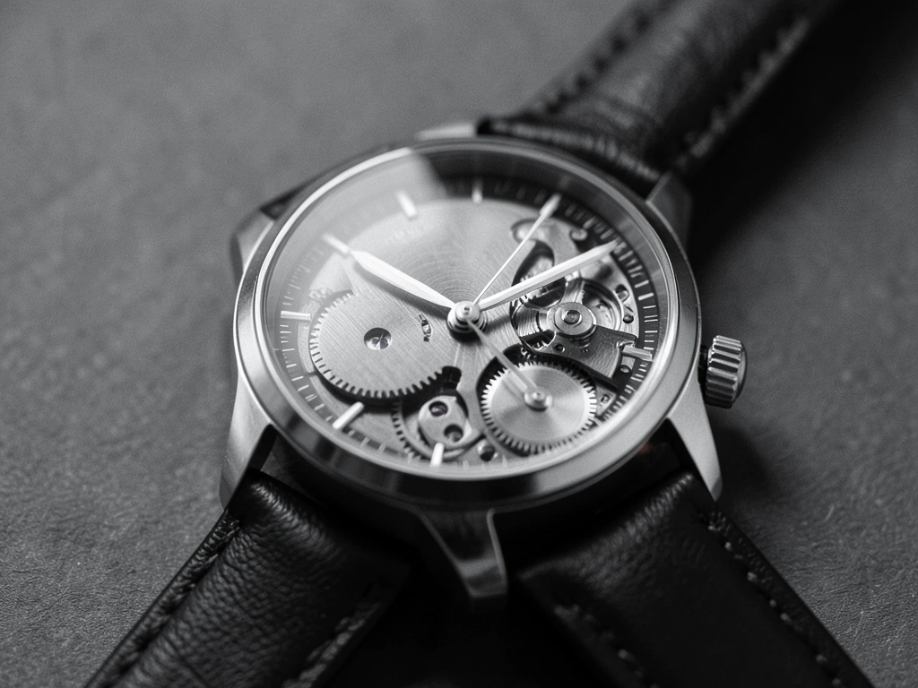 Proper mechanical watch sizing and leather texture